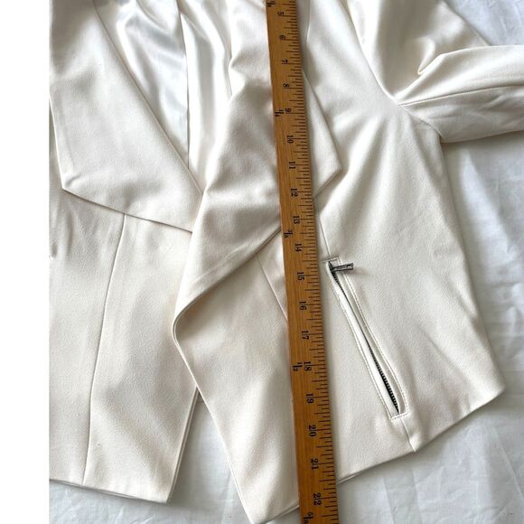 Torrid Winter White Drape Open Front Cream Blazer Ivory Classic Size 00 or 10 - Picture 11 of 12